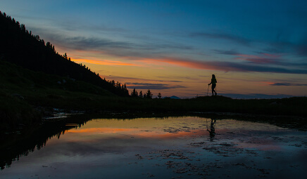  / 人才为本 安全生产 / 以爱致远 回馈社会